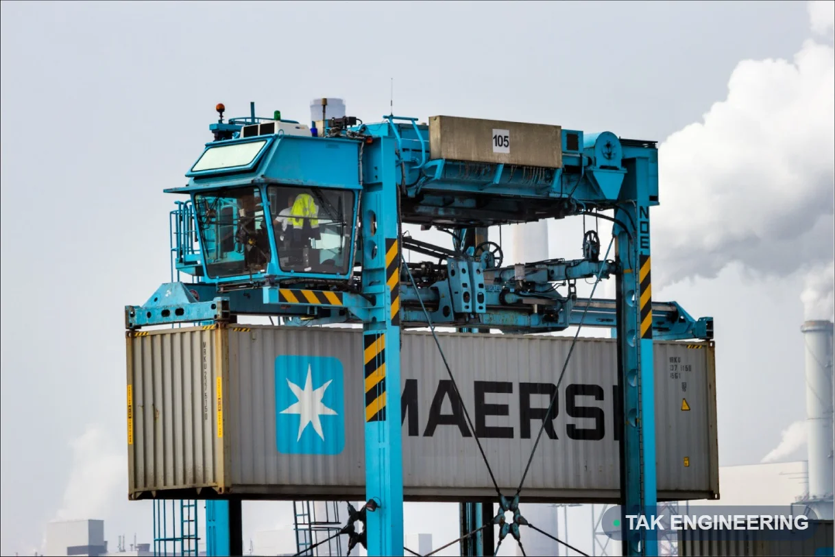 Automated straddle carrier control support and maintenance Automated straddle carrier control support and maintenance